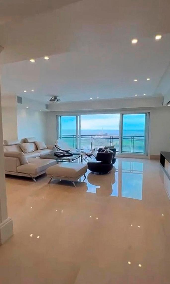 Departamento 5 Ambientes, Chateau, Puerto Madero. VENTA - Image 3